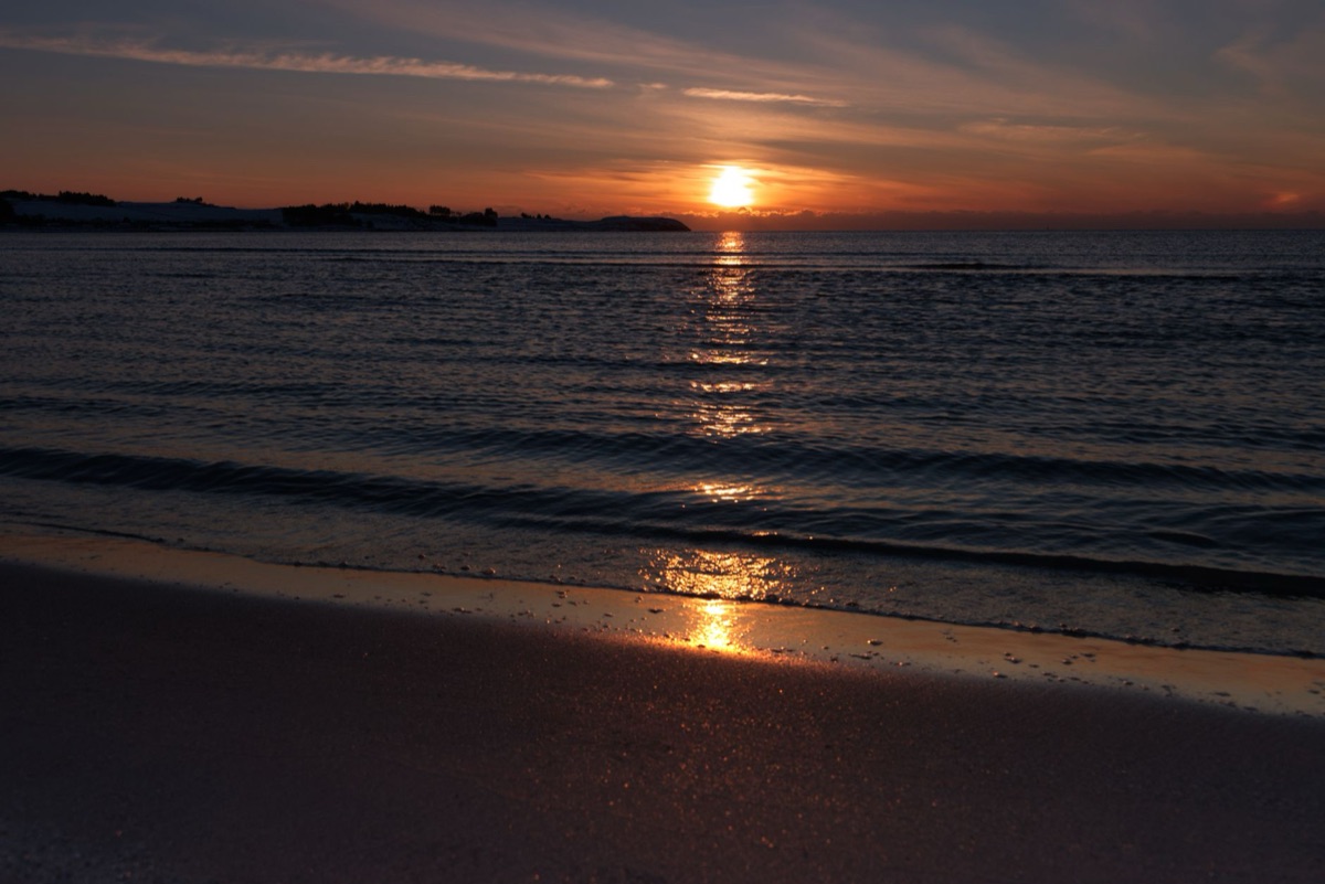 praia da okinawa ao amanhecer