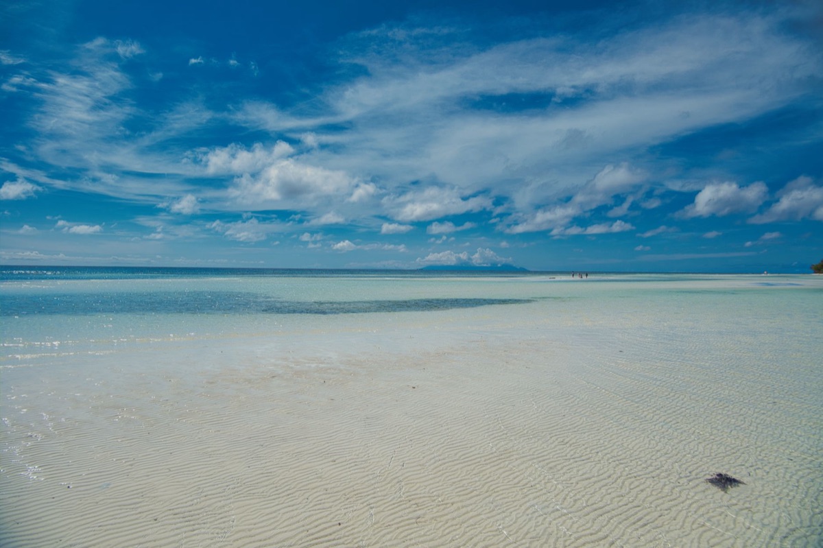 Areia e água azul de Okinawa