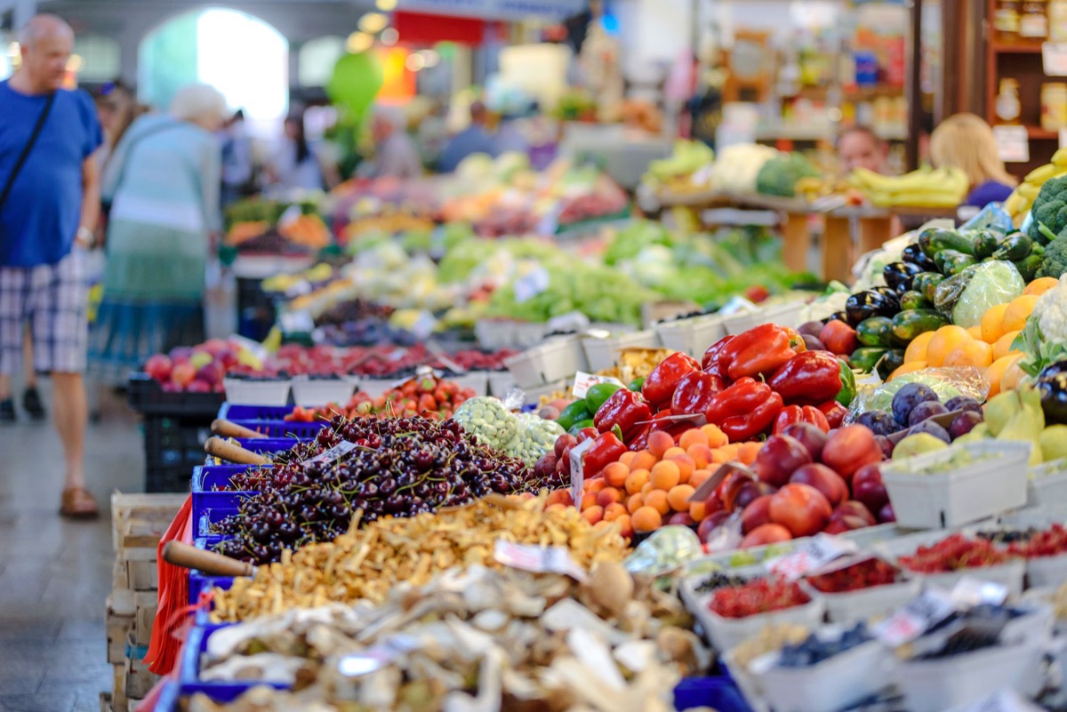 mercado de comidas locais em okinawa