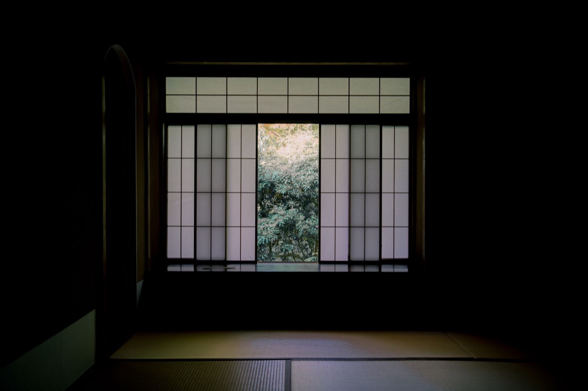 traditional okinawan house with tatami mats