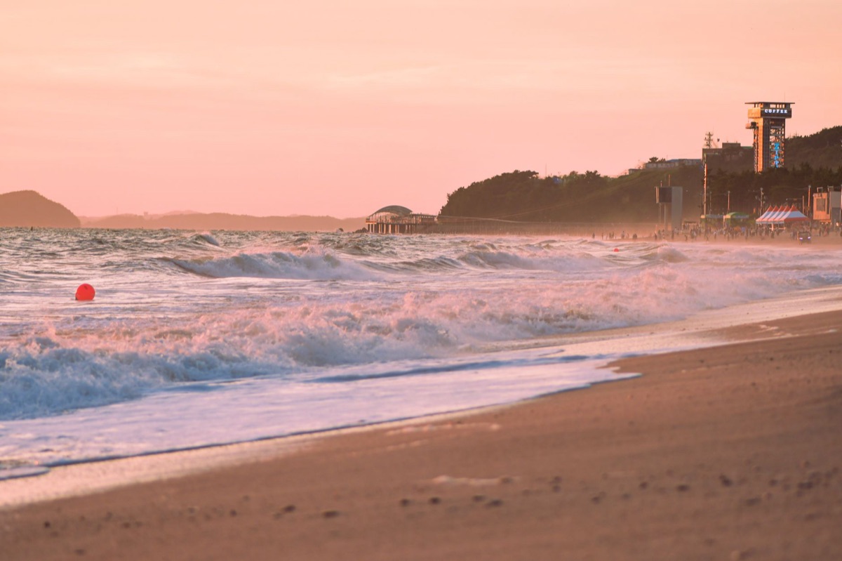 Okinawa Strand mit Sonnenuntergang