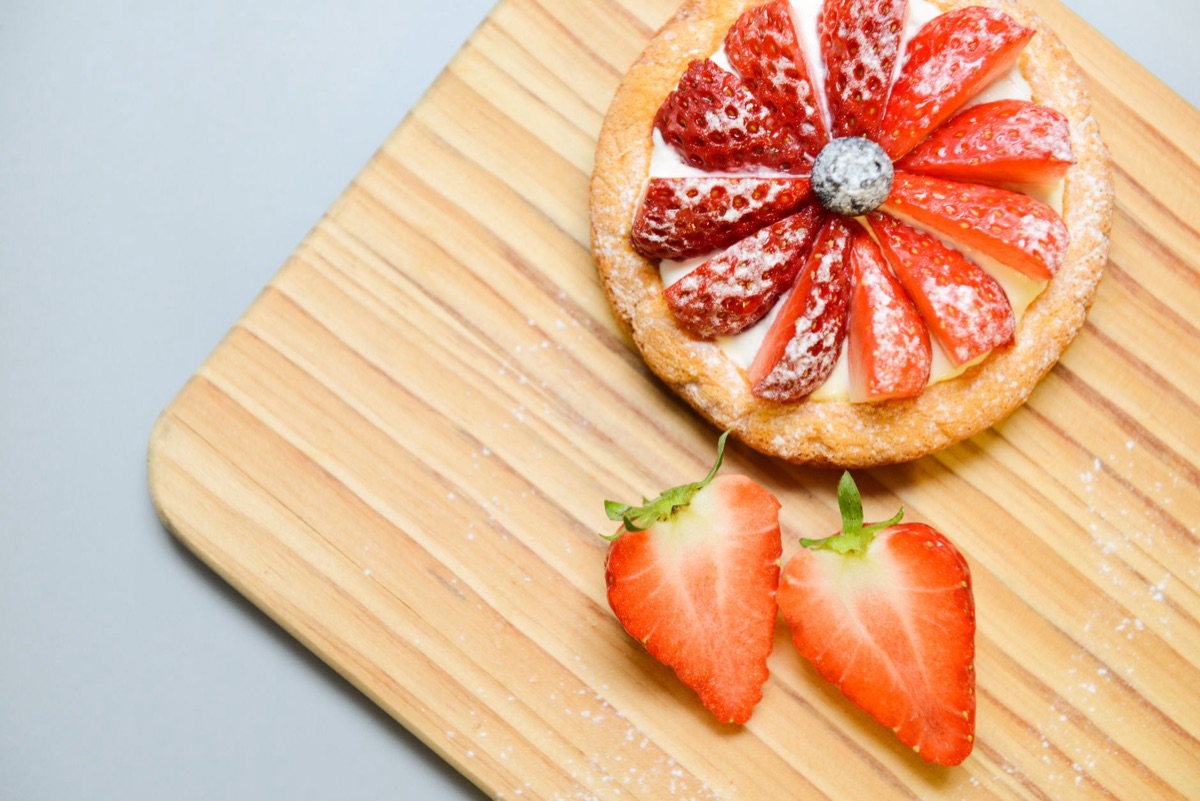 doce de okinawa tradicional com decoração moderna