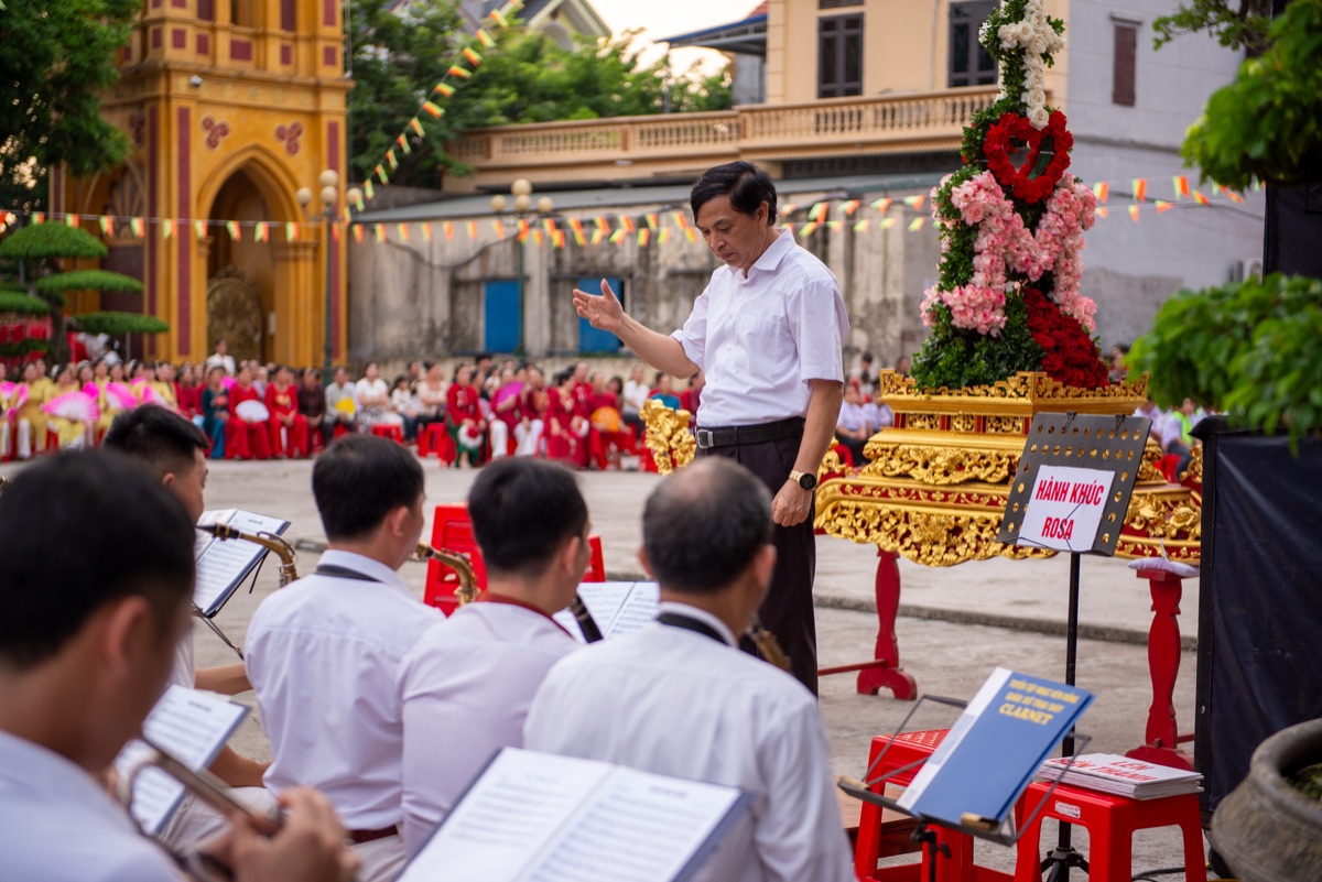 當地社群成員與傳統與現代音樂 Instruments