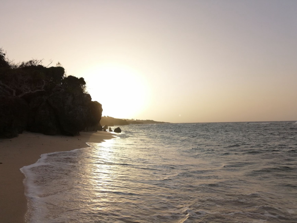 playa de un resort en okinawa