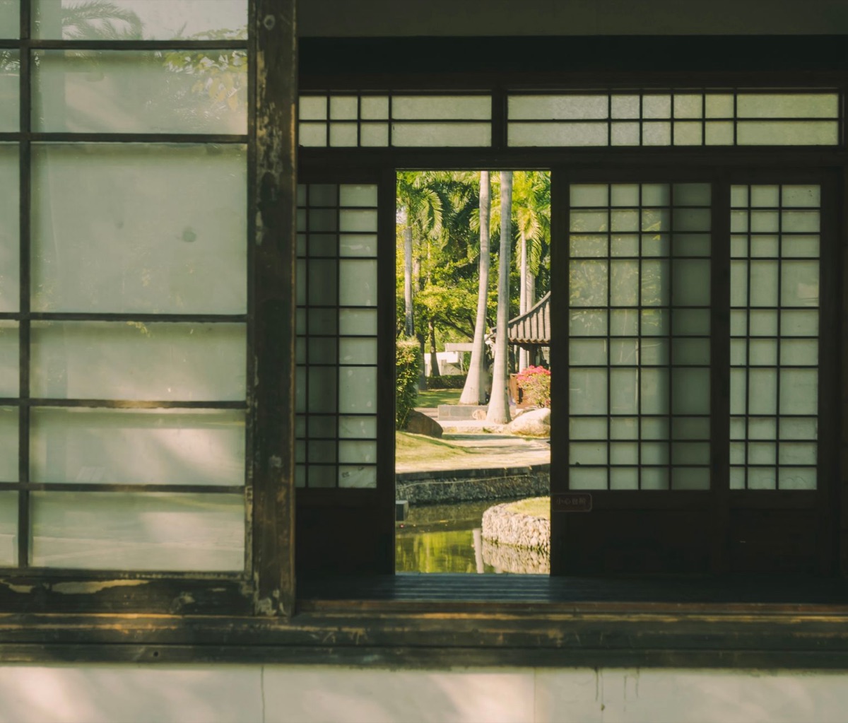 琉球風情慢旅 vs. 現代奢華快享：您的沖繩住宿該選哪個？