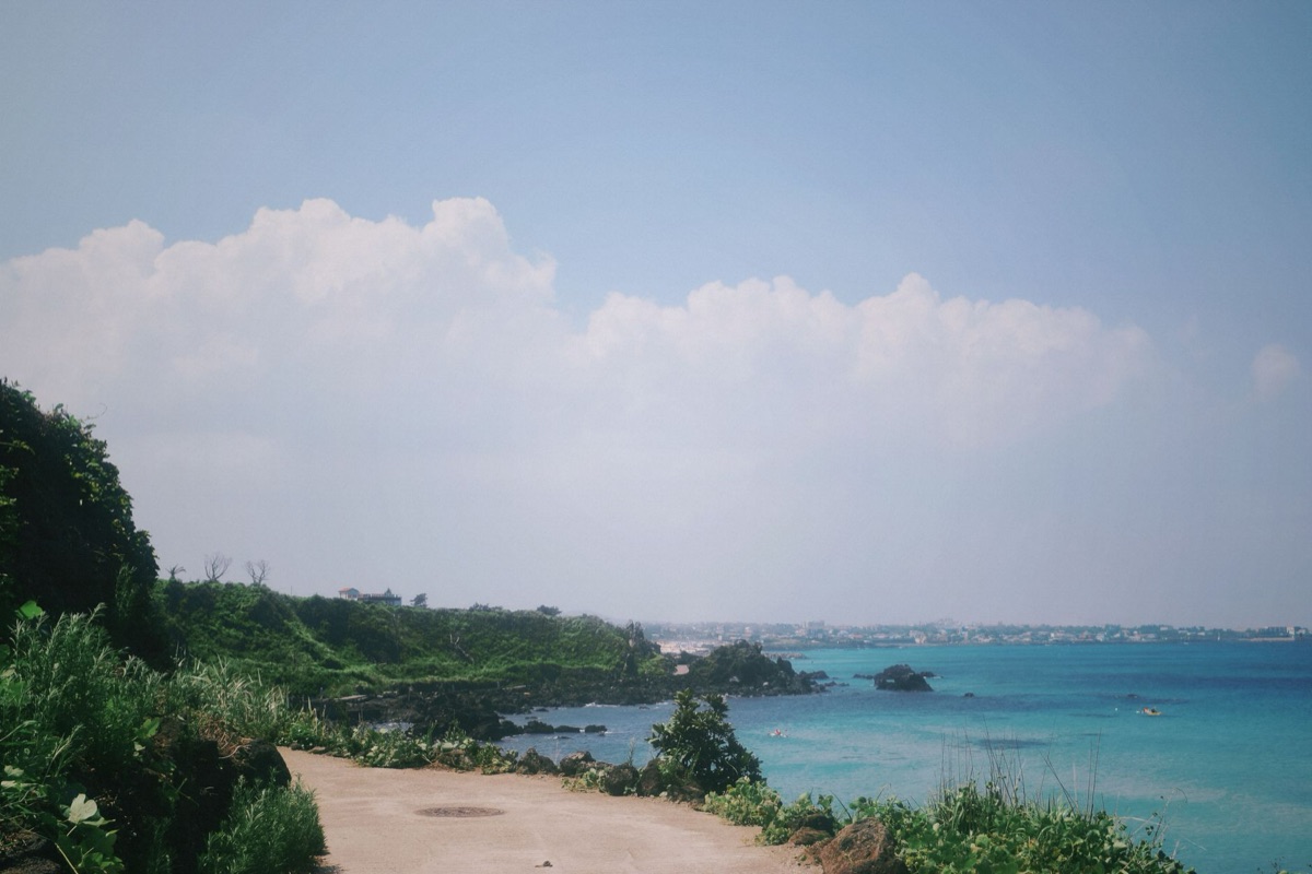 L'île d'Okinawa au coucher de soleil