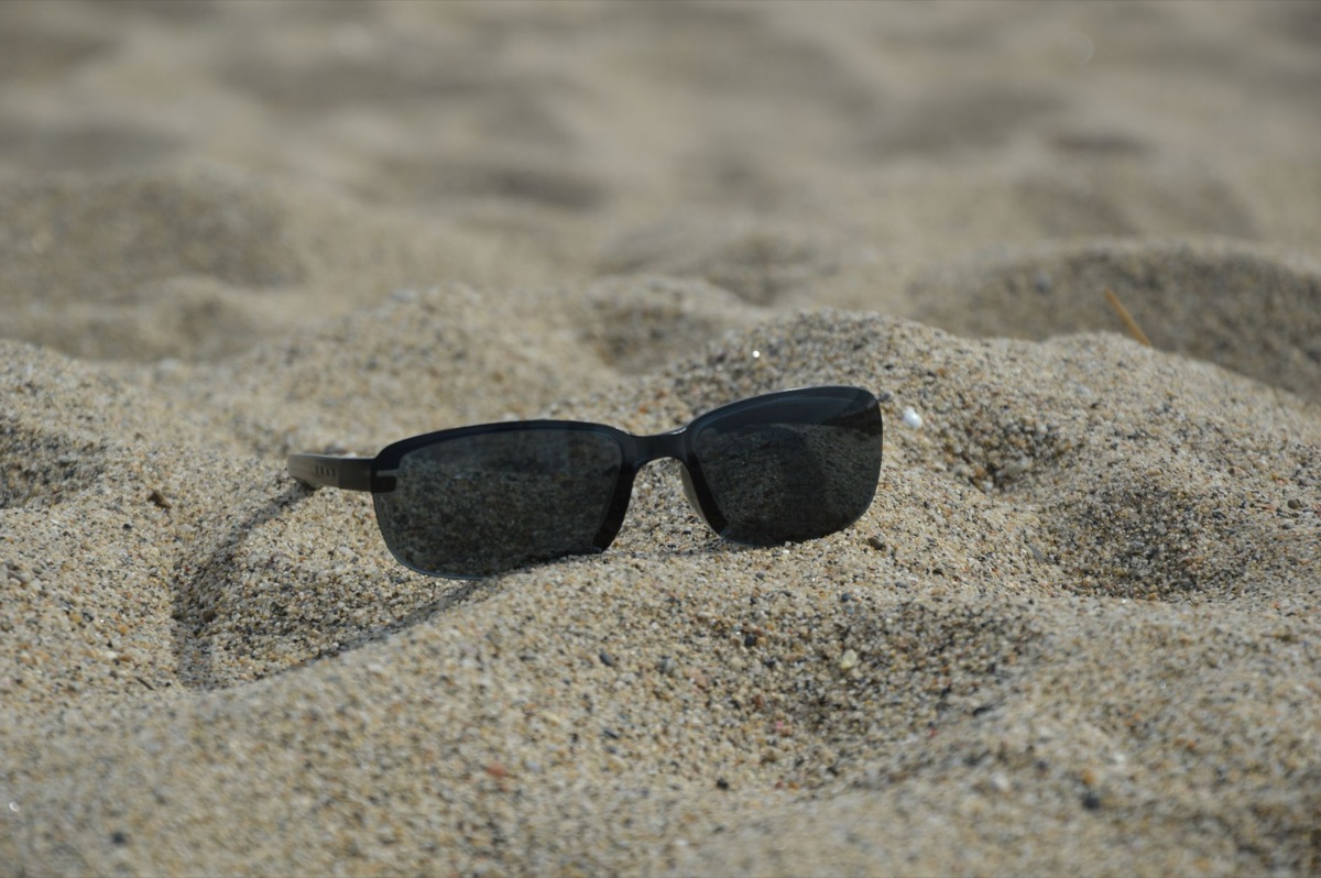 Sonnenschutzmittel auf dem Strand