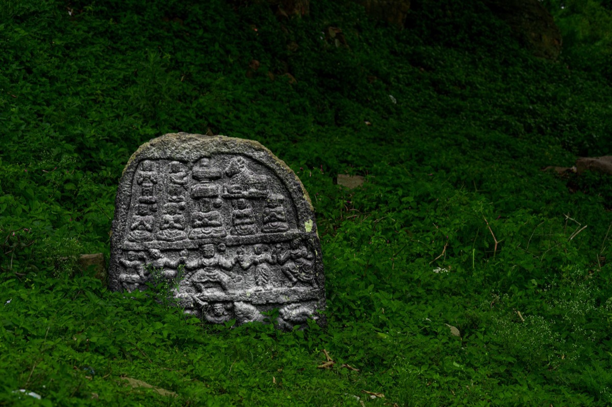 tabla de piedra antigua en okinawa