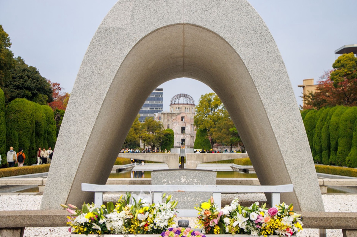 archivfotograph einer kämpfeinschrift in okinawa