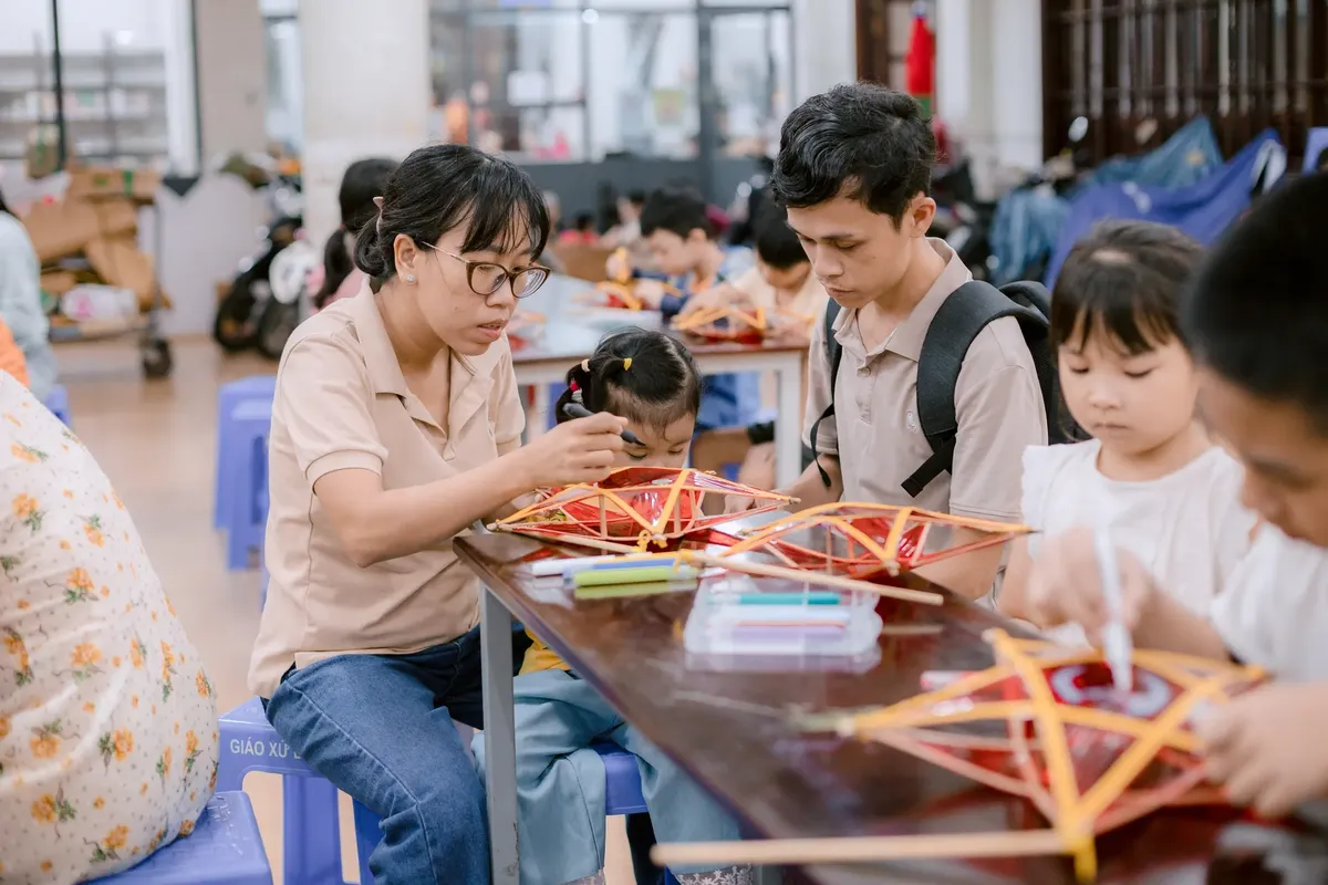 Family and children crafting colorful lanterns at a workshop, engaging in a traditional activity.